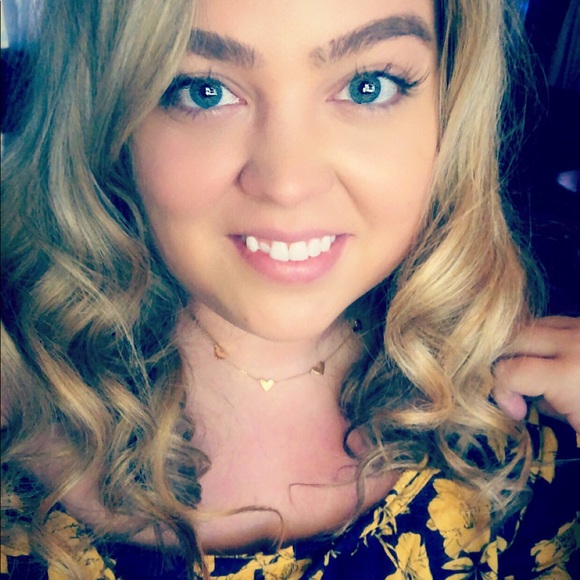 Meet your Posher, Stacy - Picture 2 of 4